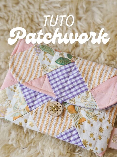 Mon premier patchwork 🥳 Youhouuuu !
Plus de peur que de mal 😂 J’ai vraiment adoré cet « exercice », même si le choix des tissus et leur agencement m’a pris un temps fou 😂

En détail :

Slides 2 & 3
Pour gagner du temps et me simplifier la tâche, j’ai eu l’idée de dégainer ma @xtool_france pour me fabriquer un gabarit carré 💡. Résultat : j’ai pu zapper complètement l’étape du traçage des carrés sur le tissu… et ça, ce n’est pas négligeable !!!

Slide 4
Une étape un peu longue mais cruciale : agencer les carrés pour obtenir un rendu harmonieux. J’avoue, j’ai simulé cette phase sur ordi (déformation professionnelle 🙈, je visualise beaucoup mieux comme ça).

Slide 5
Assemblage des carrés à la machine.
Astuce importante (selon moi) : au repassage, coucher les marges de couture sur le côté ! Ça facilite l’assemblage des rangées et permet d’obtenir de jolis raccords bien nets.

Slide 6
J’entoile mon ouvrage sur du molleton thermocollant Vlieseline H640, puis je découpe mon patron.

Slide 7
Je passe à la couture (j’ai déjà partagé ce tuto sur mon Insta, donc ici je vous fais un aperçu rapide).

Slide 8
Et enfin, je dégaine à nouveau ma @xtool_france pour me fabriquer un joli bouton en bois, que je brode ensuite avec du fil métallisé 😍

Je suis plutôt fière du rendu pour une première 😍
C’est un projet qui demande du temps, mais qui est vraiment très plaisant à réaliser. Et en plus, c’est parfait pour écouler nos chutes de tissus !

🤔 Est-ce que vous avez déjà tenté l’aventure ?
Si non, peut-être que ce post vous donnera envie… LET’S GOOO !!

———
La (cool) team de @xtool_france me glisse à l’oreille qu’il y a les soldes d’hiver en ce moment sur leur site (jusqu’au 18 février) ✨

Collaboration commerciale #xtool #xtoolfrance #tutocouture #tutopatchwork bientôt #patchworkaddict