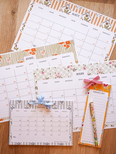 Pour accompagner la nouvelle année (oui, bon… on est bientôt en avril 😂), j’ai créé un calendrier 2026 à télécharger gratuitement et à imprimer, pensé pour être à la fois pratique, esthétique et facile à utiliser au quotidien.
Il est complété par des check-lists / to do lists à imprimer également, idéales pour organiser ses journées, ses projets ou ses idées couture.
Alors, qui parmi vous a imprimé le sien ? 😁
————
#calendrier2026 #printable #calendar2026 #printmaking #checklist