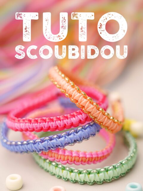 ✨Tuto du dimanche aprèm 😁✨
L’année dernière, je vous avais présenté cette technique du macramé pour réaliser de jolis bracelets colorés avec du fil de jade. Cette fois-ci, j’ai utilisé des fils scoubidou et des perles achetés chez Action. Certains fils sont métallisés, ce qui apporte une jolie touche lumineuse au bracelet et met en valeur le tressage. Les grosses perles servent de fermoir : une finition facile et esthétique.

Retrouvez la vidéo tuto dans mon article de blog ✨

#scoubidou #action #actionaddict #actionfrance #diybijoux