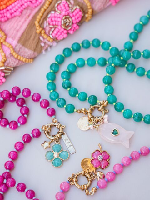 Des colliers en (imitation) perles de jade đžđđ©”
Ils sont trĂšs tendance et ils apportent de la couleur Ă nos tenues, pour prolonger lâĂ©tĂ© Ă la rentrĂ©e đ€
Comme dâhabitude, je vous ai prĂ©parĂ© un panier avec tout le matĂ©riel @perlesandco nĂ©cessaire pour les reproduire ou vous en inspirer, si vous en avez envie.
âĄïž Rendez-vous sur mon blog.
#perlesandco #perlesandcoaddict #diybijoux #diyjewelry #diynecklace