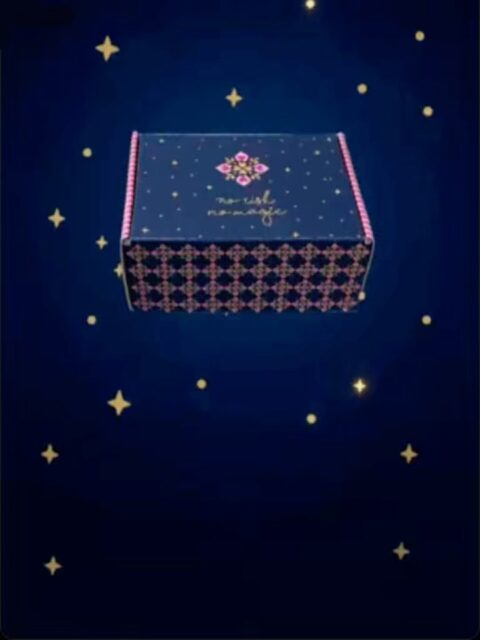 ✨La box couture surprise est dispo en pré-commande !✨
Et si vous vous laissiez surprendre 🪄 😏 ?
La box couture surprise réunit du tissu, de jolies étiquettes assorties, un patron PDF et pleins d’autres attentions inspirantes. Be Iconic !😎
Le tissu et les différents éléments ont été choisis pour s’accorder et vous permettre d’imaginer une création unique, jusque dans les moindres détails.
Et parce qu’une belle boîte mérite d’être conservée, son décor a été pensé pour qu’elle puisse être décorative et réutilisée : rangement pour vos accessoires de couture ou tous vos petits trésors. À l’intérieur, presque rien à jeter : chaque élément est destiné à être cousu, utilisé, collé ou conservé.
Une box à ouvrir, une multitude de possibilités et un peu de magie à faire entrer dans votre atelier ✨
PRÉ-COMMANDES ouvertes jusqu’au 15 octobre !
Rendez-vous sur mon shop (lien en bio !)
#boxcouture #boxsurprise #boxdenoel #boxcouturenoel #tutocouture
