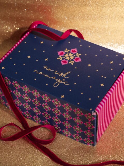 ✨ Du nouveau sur le shop ! ✨
➡️ pour connaître le contenu de la box surprise, rendez-vous sur la fiche produit et cliquez sur le lien au dessus du bouton « ajouter au panier ».
➡️ il est possible de commander uniquement les 7 étiquettes issues de cette box, grâce au pack surprise, dispo dans la rubrique « étiquettes et patchs » !
➡️ de retour en stock : les modèles « fait main » et « née pour briller » 🥰
Alors, garderez-vous la surprise jusqu’au bout ou laisserez-vous votre curiosité l’emporter ? 😂
J’espère que ça vous plaira 🥰😍
#boxcouture #boxsurprise #tutocouture #diycouture #coutureaddict