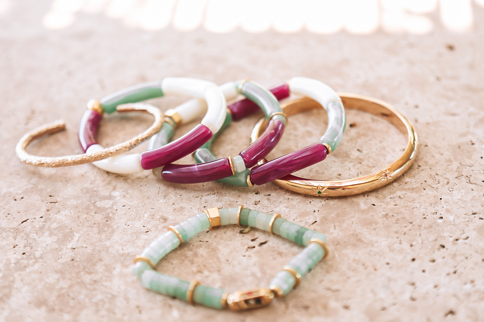 DIY : des bracelets avec des perles tubes incurvés